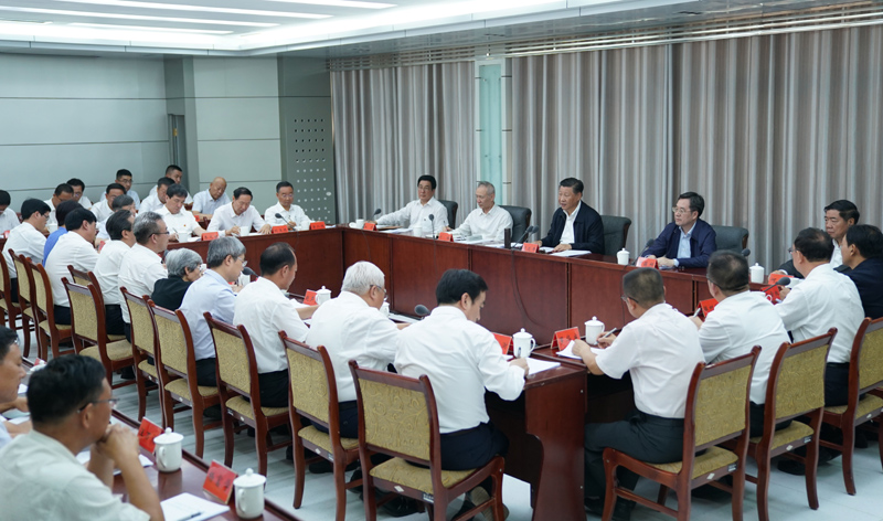 8月19日至22日，中共中央總書(shū)記、國(guó)家主席、中央軍委主席習(xí)近平在甘肅考察。這是19日下午，習(xí)近平在敦煌研究院同有關(guān)專(zhuān)家、學(xué)者和文化單位代表座談并發(fā)表重要講話。